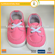 Gewebebabyschuhmuster passende Kindschuhart und weiseart beiläufige Schuhe